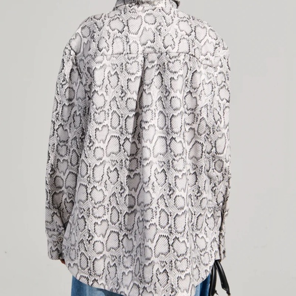 COLD BLOODED BUTTON UP - XL - Picture 6 of 7